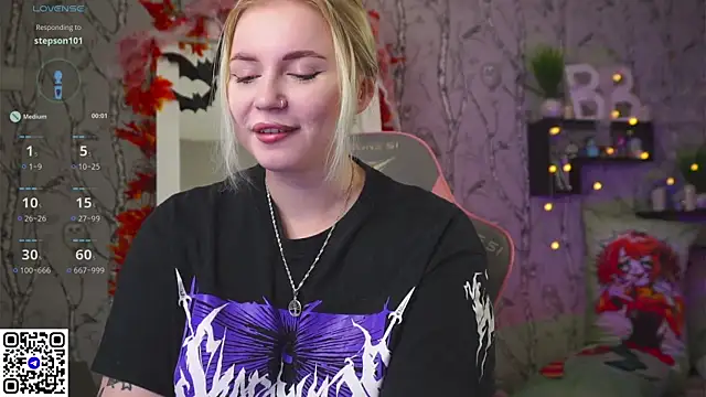 Snapshot of Moon_Valkyrie chatting on 10-27-25, 08:59 Moon Valkyrie online show from 10-27-25, 08:59
