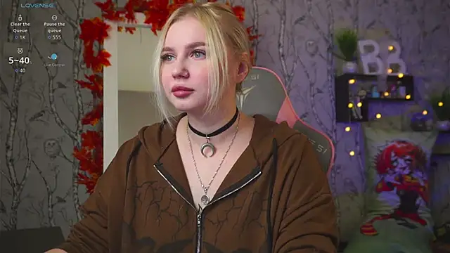 Snapshot of Moon_Valkyrie chatting on 10-10-25, 08:04 Moon Valkyrie online show from 10-10-25, 08:04