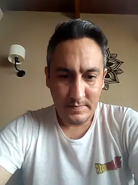 Snapshot of LuqenZo chatting on 03-31-26, 12:18 LuqenZo online show from 03-31-26, 12:18