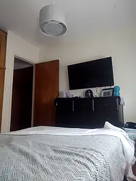 Snapshot of LuqenZo chatting on 04-01-26, 12:28 LuqenZo online show from 04-01-26, 12:28