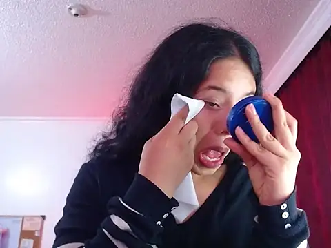 Snapshot of VALERY_MEER chatting on 10-15-25, 11:57 VALERY MEER online show from 10-15-25, 11:57