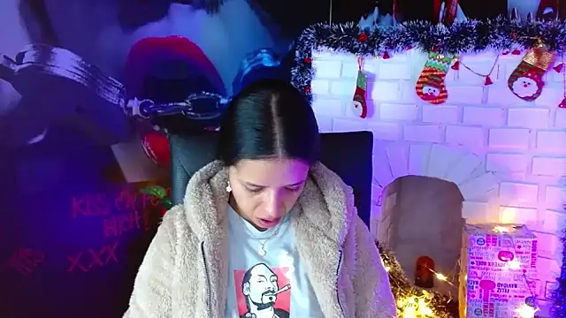 Snapshot of VALERY_MEER chatting on 12-24-24, 12:00 VALERY MEER online show from 12-24-24, 12:00