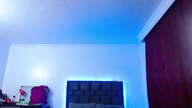 Snapshot of VALERY_MEER chatting on 09-10-25, 01:37 VALERY MEER online show from 09-10-25, 01:37