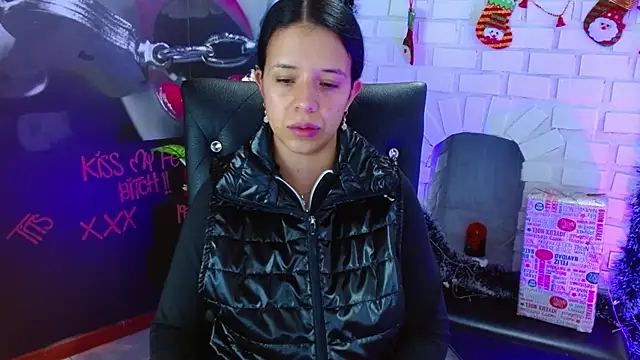 Snapshot of VALERY_MEER chatting on 12-23-24, 11:57 VALERY MEER online show from 12-23-24, 11:57