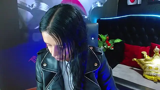 Snapshot of VALERY_MEER chatting on 12-19-24, 12:01 VALERY MEER online show from 12-19-24, 12:01