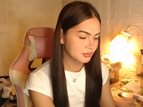 Ashely Lewis online show from 12-17-25, 11:59