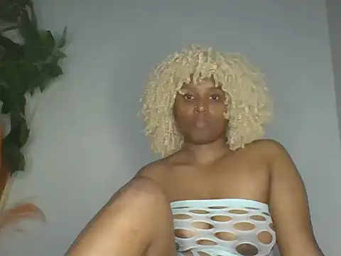 Snapshot of queen_mendyz chatting on 05-27-26, 04:58 queen mendyz online show from 05-27-26, 04:58