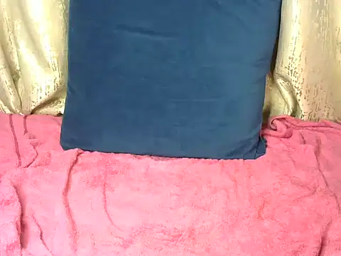 Snapshot of queen_mendyz chatting on 05-17-26, 08:20 queen mendyz online show from 05-17-26, 08:20