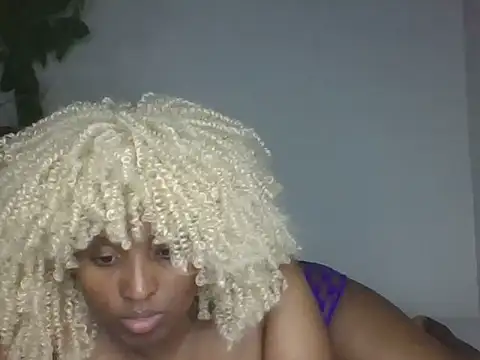 Snapshot of queen_mendyz chatting on 05-28-26, 07:53 queen mendyz online show from 05-28-26, 07:53