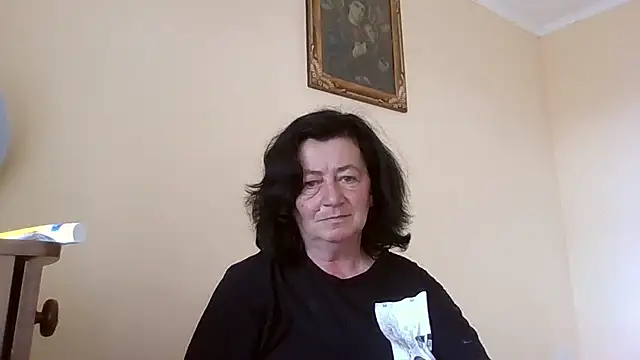 Snapshot of GypsiQueen2 chatting on 05-31-26, 12:55 GypsiQueen2 online show from 05-31-26, 12:55