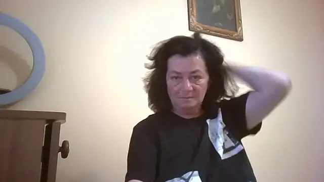Snapshot of GypsiQueen2 chatting on 06-02-26, 05:24 GypsiQueen2 online show from 06-02-26, 05:24