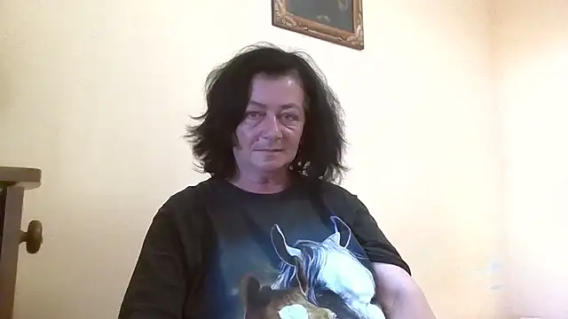Snapshot of GypsiQueen2 chatting on 05-27-26, 05:20 GypsiQueen2 online show from 05-27-26, 05:20