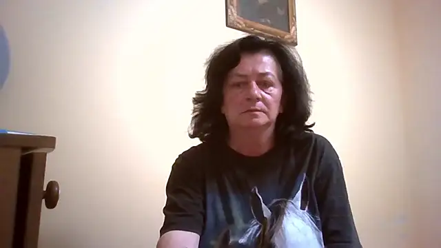 Snapshot of GypsiQueen2 chatting on 05-20-26, 06:27 GypsiQueen2 online show from 05-20-26, 06:27