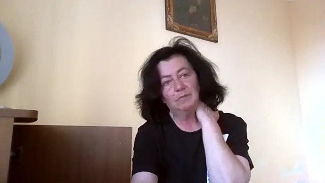 Snapshot of GypsiQueen2 chatting on 05-30-26, 05:07 GypsiQueen2 online show from 05-30-26, 05:07