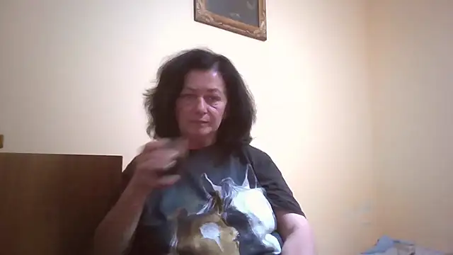 Snapshot of GypsiQueen2 chatting on 06-07-26, 06:46 GypsiQueen2 online show from 06-07-26, 06:46