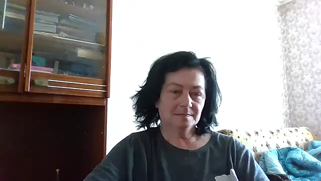 Snapshot of GypsiQueen2 chatting on 04-25-26, 06:05 GypsiQueen2 online show from 04-25-26, 06:05