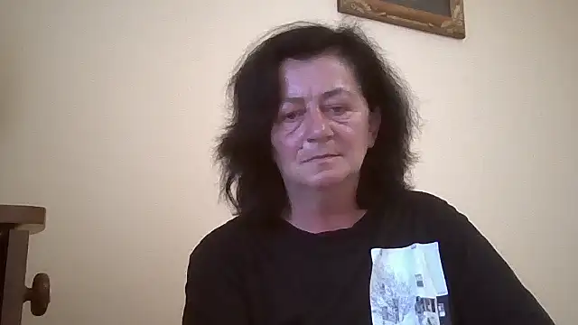 Snapshot of GypsiQueen2 chatting on 06-03-26, 04:33 GypsiQueen2 online show from 06-03-26, 04:33