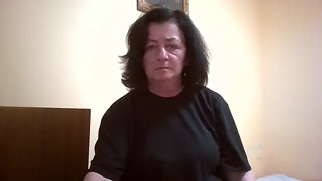 Snapshot of GypsiQueen2 chatting on 05-26-26, 06:17 GypsiQueen2 online show from 05-26-26, 06:17