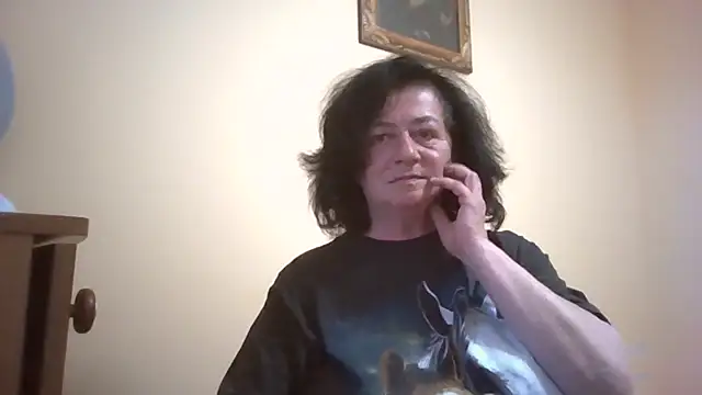 Snapshot of GypsiQueen2 chatting on 05-19-26, 05:53 GypsiQueen2 online show from 05-19-26, 05:53