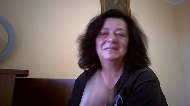 Snapshot of GypsiQueen2 chatting on 06-04-26, 05:28 GypsiQueen2 online show from 06-04-26, 05:28