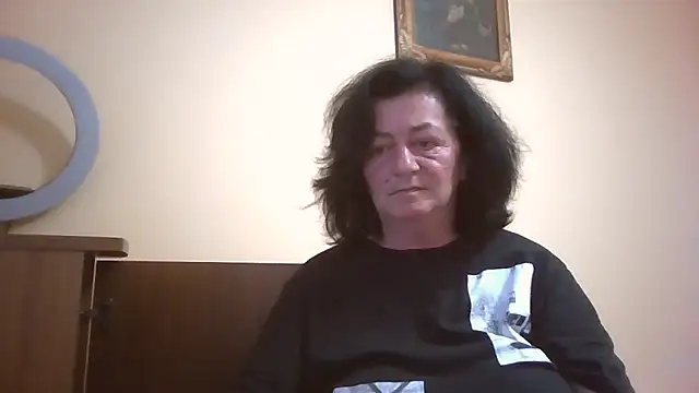 Snapshot of GypsiQueen2 chatting on 06-06-26, 06:13 GypsiQueen2 online show from 06-06-26, 06:13