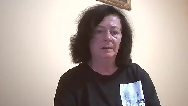 Snapshot of GypsiQueen2 chatting on 05-16-26, 05:56 GypsiQueen2 online show from 05-16-26, 05:56