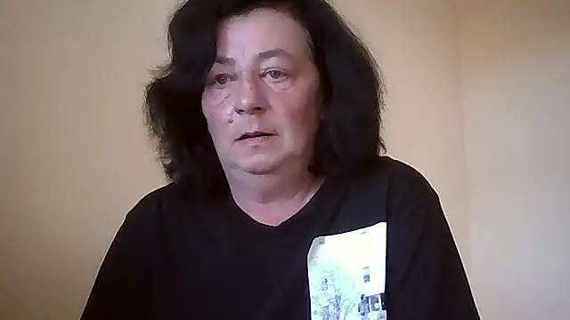 Snapshot of GypsiQueen2 chatting on 05-13-26, 04:03 GypsiQueen2 online show from 05-13-26, 04:03