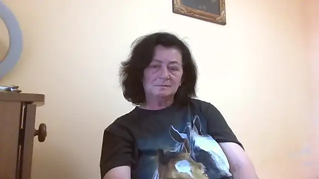 Snapshot of GypsiQueen2 chatting on 06-01-26, 05:01 GypsiQueen2 online show from 06-01-26, 05:01