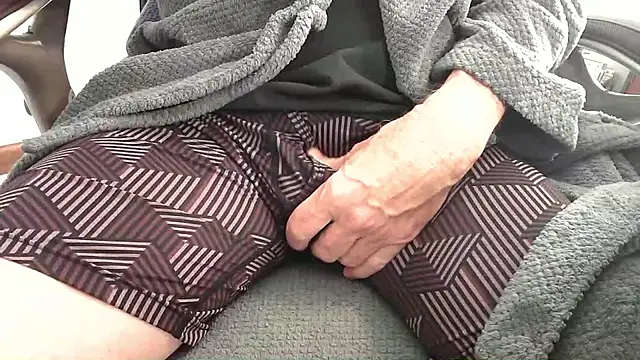 Snapshot of Cheaptriterry chatting on 12-15-25, 02:34 Cheaptriterry online show from 12-15-25, 02:34