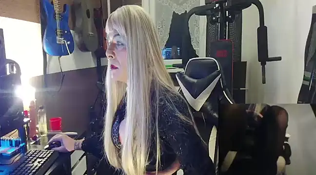 Daniela42TV online show from 12-12-24, 09:04