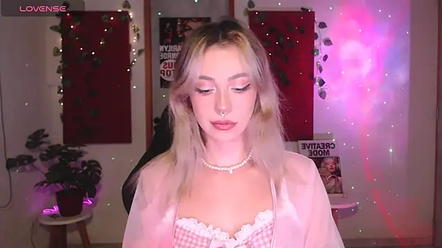 Snapshot of sakura_beauty chatting on 04-23-26, 02:07 sakura beauty online show from 04-23-26, 02:07