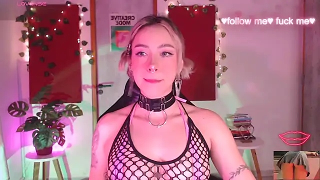 Snapshot of sakura_beauty chatting on 12-15-25, 03:01 sakura beauty online show from 12-15-25, 03:01