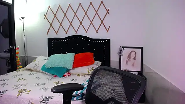 naughty girl 4u online show from 09-09-25, 08:18