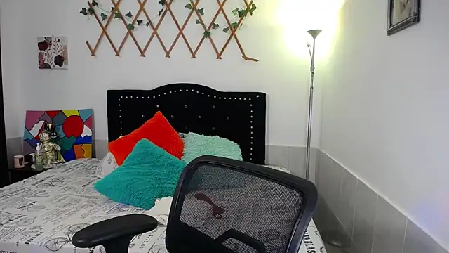 naughty girl 4u online show from 04-04-26, 09:21