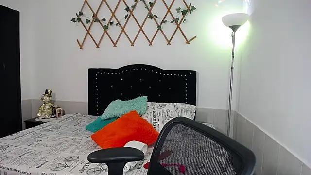 naughty girl 4u online show from 02-12-26, 07:57