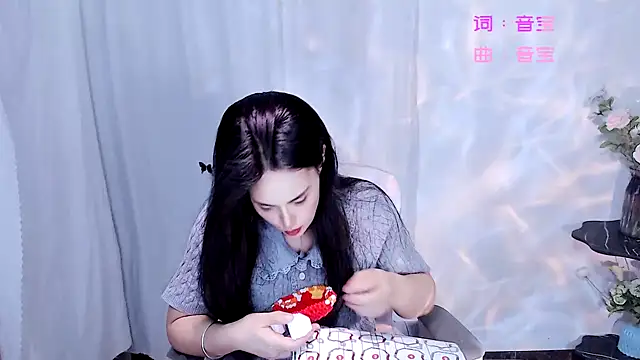 Snapshot of SHY-_-girl chatting on 06-10-26, 02:35 SHY- -girl online show from 06-10-26, 02:35