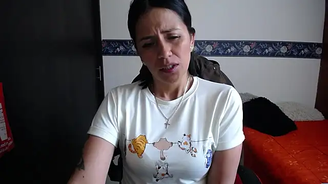 Snapshot of sharoon_cheerry chatting on 10-09-25, 01:00 sharoon cheerry online show from 10-09-25, 01:00