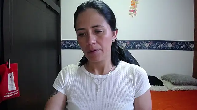 Snapshot of sharoon_cheerry chatting on 10-01-25, 11:14 sharoon cheerry online show from 10-01-25, 11:14
