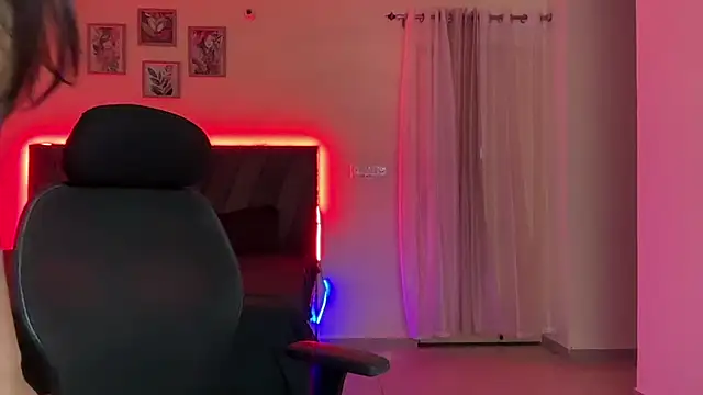 Hottie ishuu online show from 04-15-26, 07:58