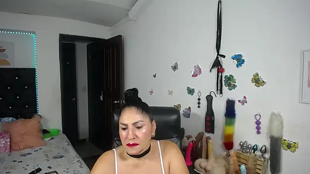 Snapshot of mature_bigboobs10 chatting on 05-14-26, 04:20 mature bigboobs10 online show from 05-14-26, 04:20