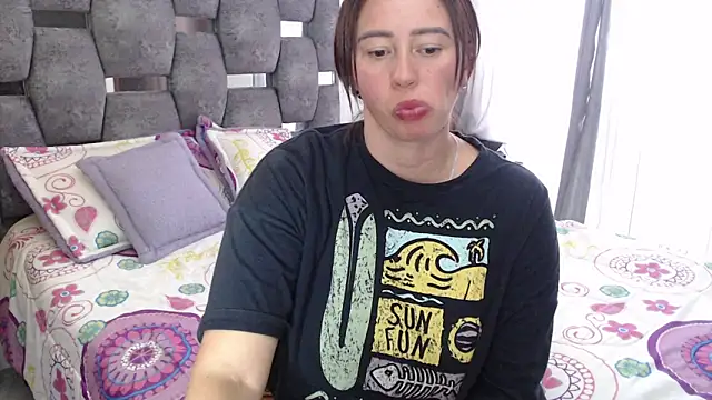 sara hott 1 online show from 04-10-26, 08:16