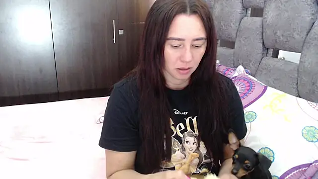 Snapshot of sara_hott_1 chatting on 06-09-26, 04:19 sara hott 1 online show from 06-09-26, 04:19