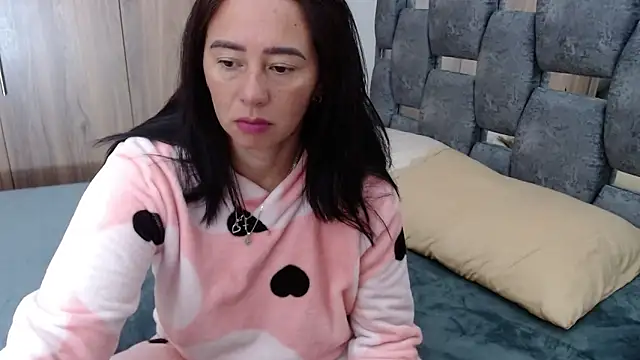Snapshot of sara_hott_1 chatting on 03-14-25, 12:29 sara hott 1 online show from 03-14-25, 12:29
