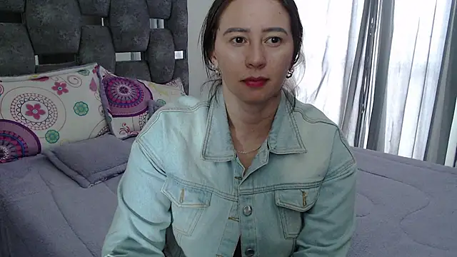 sara hott 1 online show from 04-12-26, 08:23