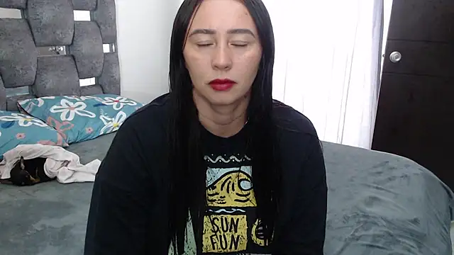 Snapshot of sara_hott_1 chatting on 05-13-26, 03:19 sara hott 1 online show from 05-13-26, 03:19