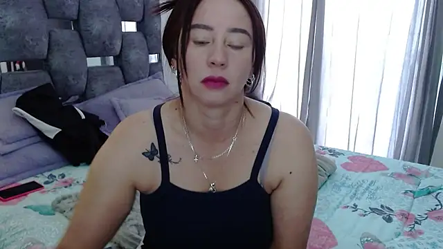 sara hott 1 online show from 11-25-25, 01:55