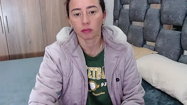 Snapshot of sara_hott_1 chatting on 02-27-25, 01:38 sara hott 1 online show from 02-27-25, 01:38