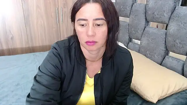 Snapshot of sara_hott_1 chatting on 03-20-25, 04:20 sara hott 1 online show from 03-20-25, 04:20