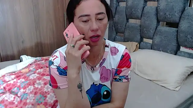 Snapshot of sara_hott_1 chatting on 02-28-25, 01:36 sara hott 1 online show from 02-28-25, 01:36