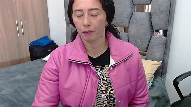 Snapshot of sara_hott_1 chatting on 02-21-25, 09:54 sara hott 1 online show from 02-21-25, 09:54